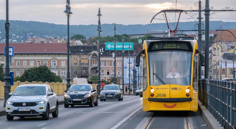 Levelet címeztek a közlekedési dolgozók Magyar Péternek