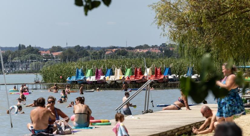200 ezres bírságra számíthatnak a nyaralók a Balatonnál, ha nem tartják be ezt a szabályt – Már kitették a táblákat is