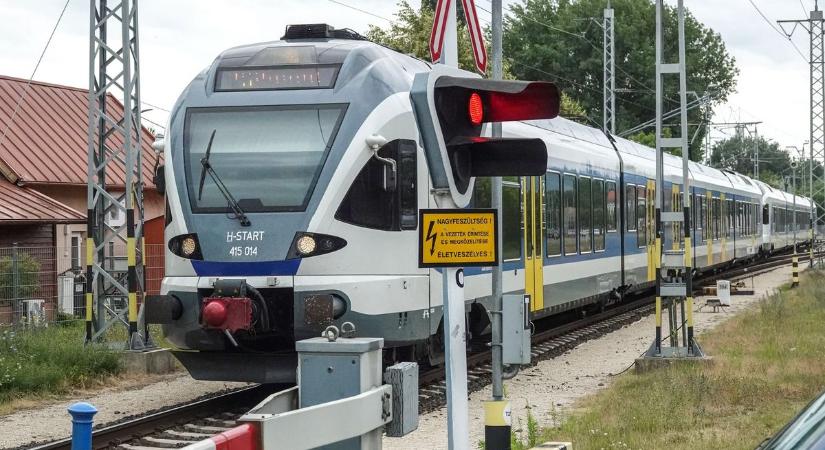 A nyári időszakban több vonat és autóbusz közlekedik majd a Balatonhoz (galéria)