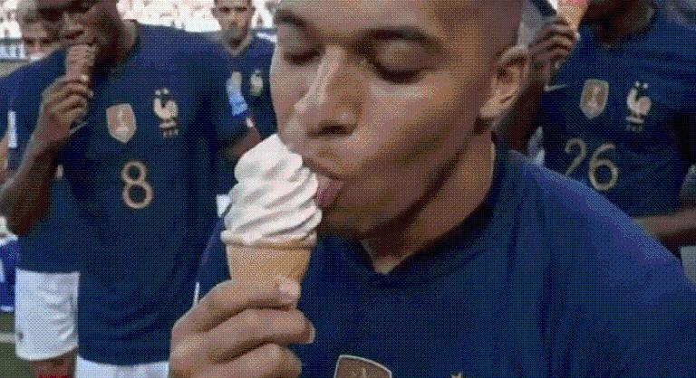 Fagyizó Mbappé, koktélozó Vinícius, levesező CR – az ivószünet legnagyobb mémjei