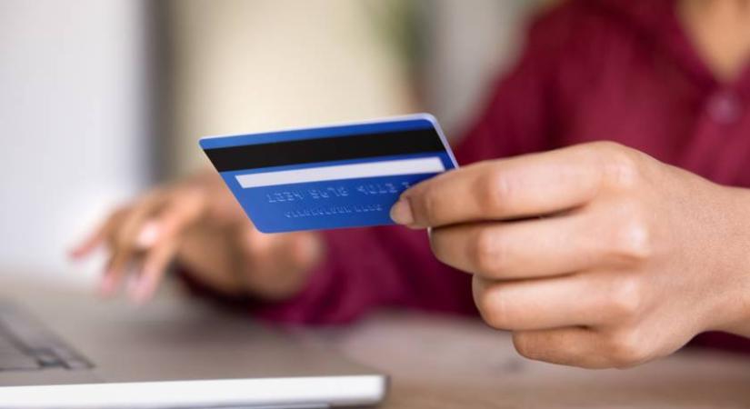 Leállások jönnek az egyik legnagyobb hazai banknál: a mobilbank is szünetelni fog