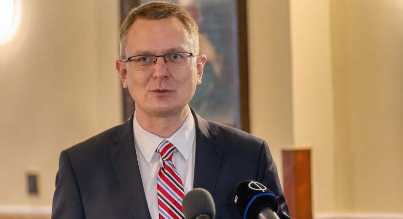 Rétvári Bence: súlyos hiba a védett üzemanyagár megszüntetése