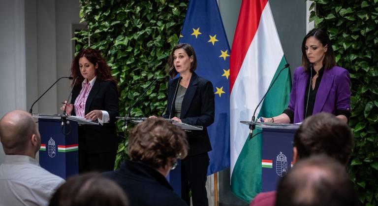 Kivezetik a védett üzemanyagárat, jönnek Magyar Péter kormányának bejelentései - Kormányszóvivői tájékoztató