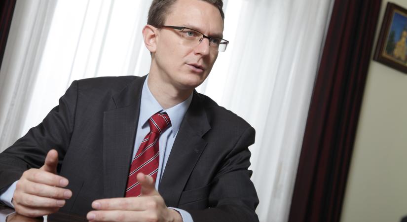Aggódik a benzinárak miatt a KDNP: súlyos hibáról beszélt Rétvári Bence
