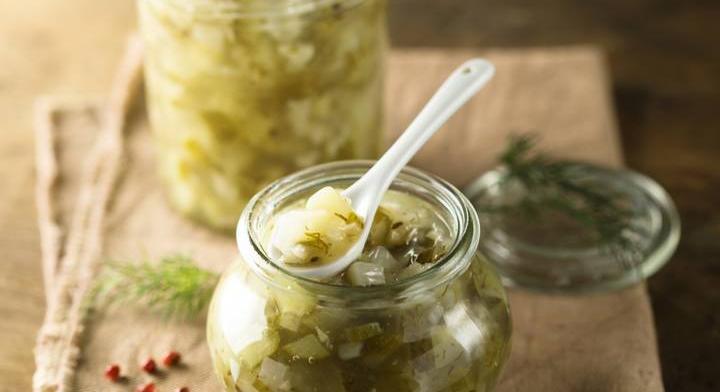 Kovászos uborka új köntösben: pikáns relish percek alatt