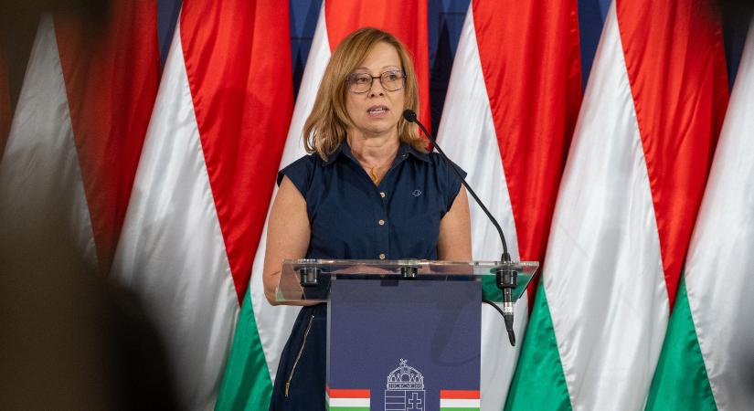 Jön a meleg, hőségriasztást rendelhetnek el: a tiszti főorvos a kormányszóvivői tájékoztatón mutatta meg, mit kell tenni