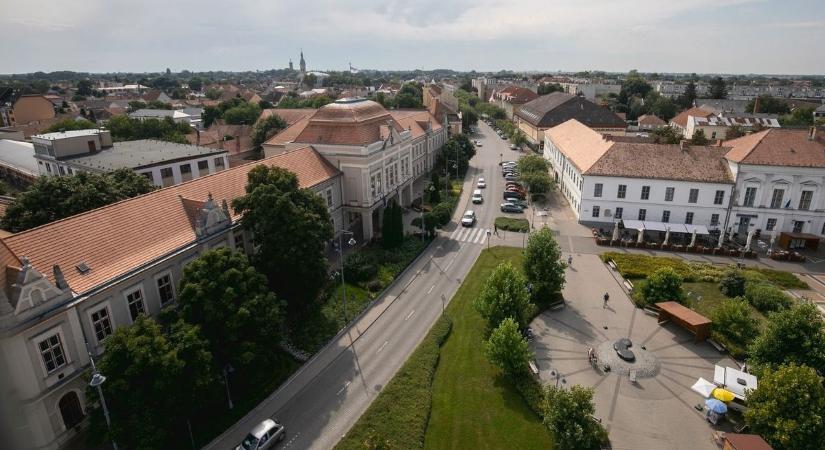 Sorra mondanak le a képviselők Hajdúböszörményben, már nem csak polgármestert kell választani