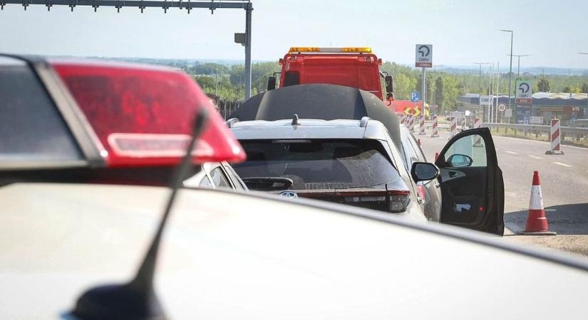 Megszólalt a rendőrség: ő a felelőse a tömegkarambolnak (galéria)