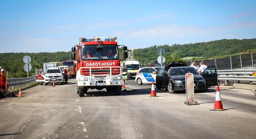 Újabb komoly baleset az M6-oson – figyelmetlenség állhatott a háttérben
