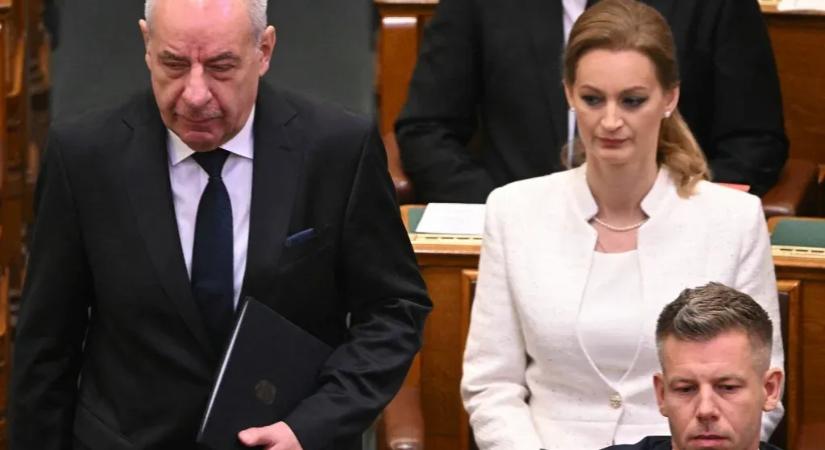 Legal experts explain why removing senior public officials who remain in office would be justified