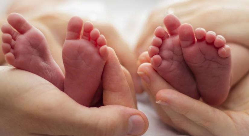 3 év alatt 3 ikerpárnak adott életet a német édesanya