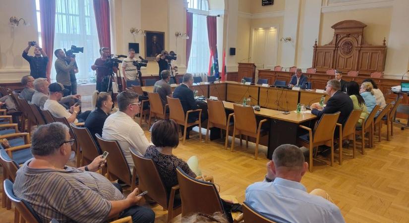Azbesztügy: határozatképtelen a bizottság a kormánypárti tagok távolmaradása miatt! - frissül!