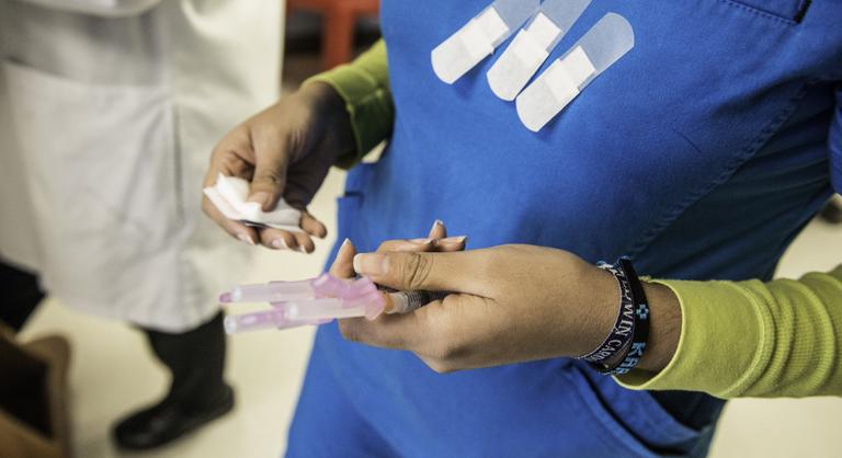 Angliában gyakorlatilag eltűnt a fiatal nők méhnyakrák-halálozása a HPV-oltás után