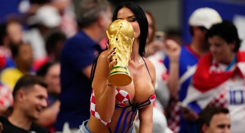 A szexi Ivana Knöll és a többiek: dögös szurkolólányok hódítanak a foci-vb-n – galéria