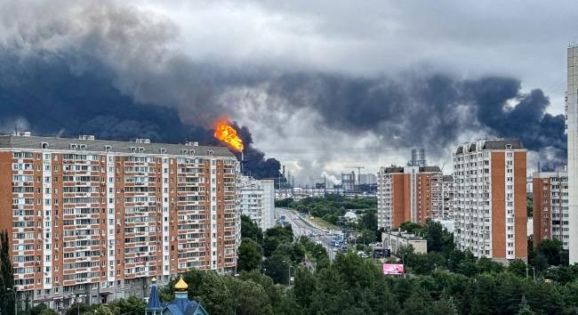 Zelenszkij megerősítette a moszkvai finomító elleni csütörtöki támadást