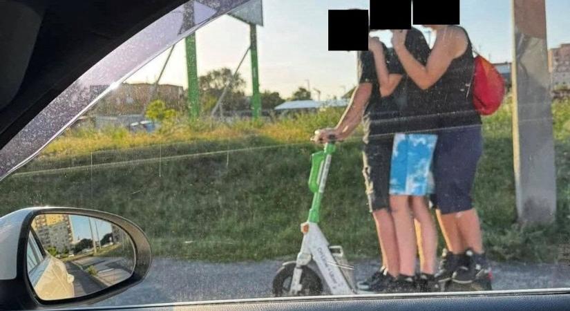 Megdöbbentő közlekedési jelenet: felkavarta a helyieket a fiatalok mutatványa