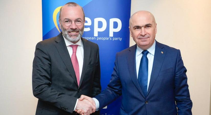 Manfred Weber kiállt Bolojan mellett