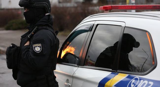 Fegyveres férfi barikádozta el magát egy nővel Ternopilban egy lakásban