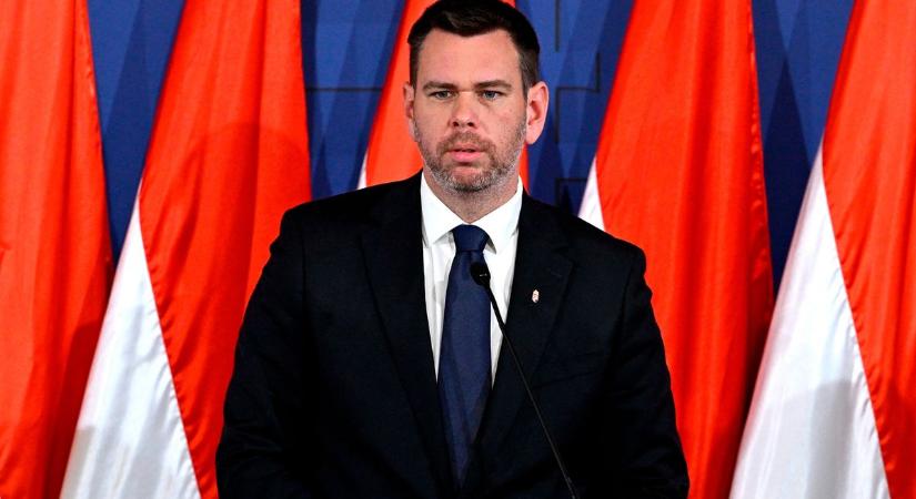 Vitézy Dávid megpróbálta menteni a menthetőt: Magyar Péter csak a „vita hevében” fenyegette államosítással a Mandinert