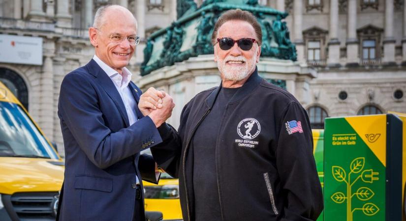 Schwarzeneggerrel ünnepelte Bécs a szén-dioxid-mentes postai kézbesítést