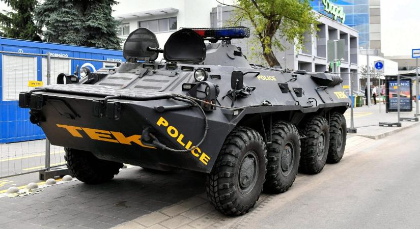 Átalakul a rendőrség, jelen formájában megszűnik a TEK és az országgyűlési őrség