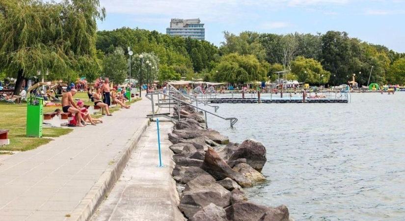 Melyik lesz idén a Balaton legjobb strandja? Indul a minősítés, "hullanak" a csillagok