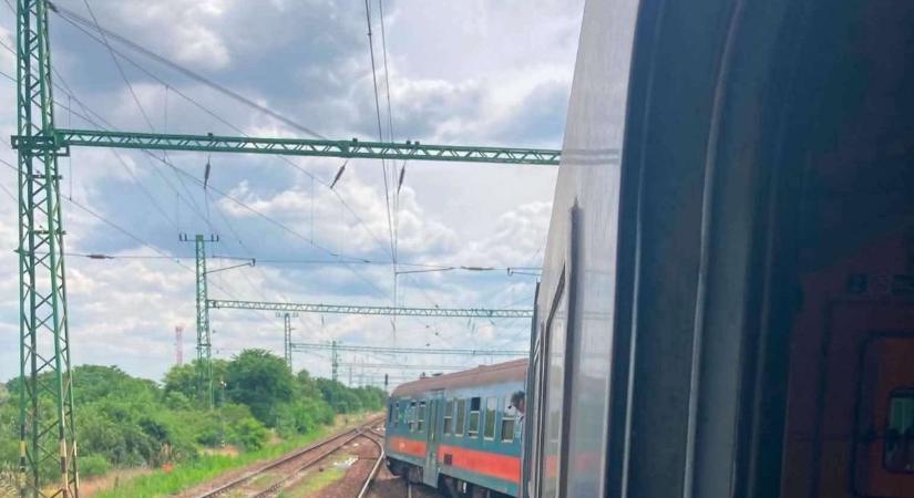 Itt vannak az első fotók a kisiklott hatvani vonatról – új részletek derültek ki, azonnali vizsgálat indult