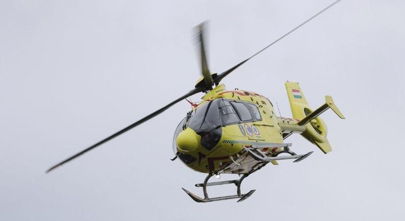 Brutális baleset: Azonnal lezárták az autópályát, mentőhelikopter is érkezett