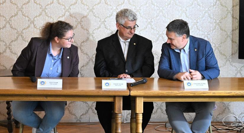 Pedagógusok: legyen vége a politikai kinevezések korának!