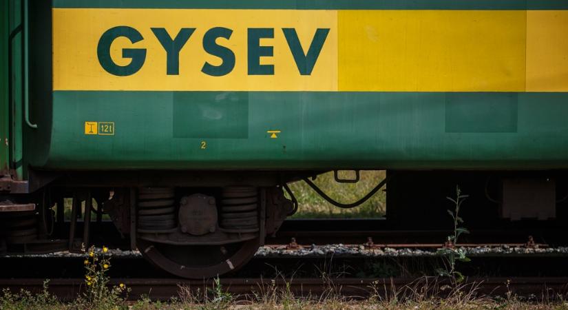 Megütötték a GYSEV hölgy jegyvizsgálóját a Szombathely és Budapest között közlekedő SAVARIA InterCity vonaton