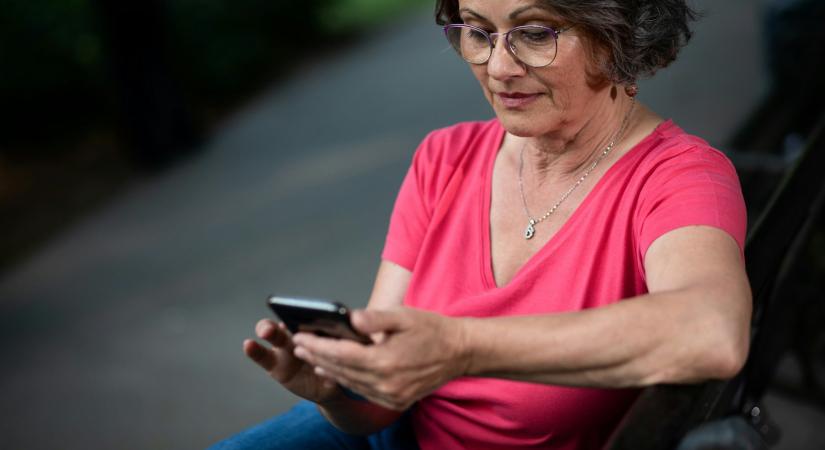 50 felett újra randiznál? Így érdemes belépned az online társkeresők világába érett fejjel