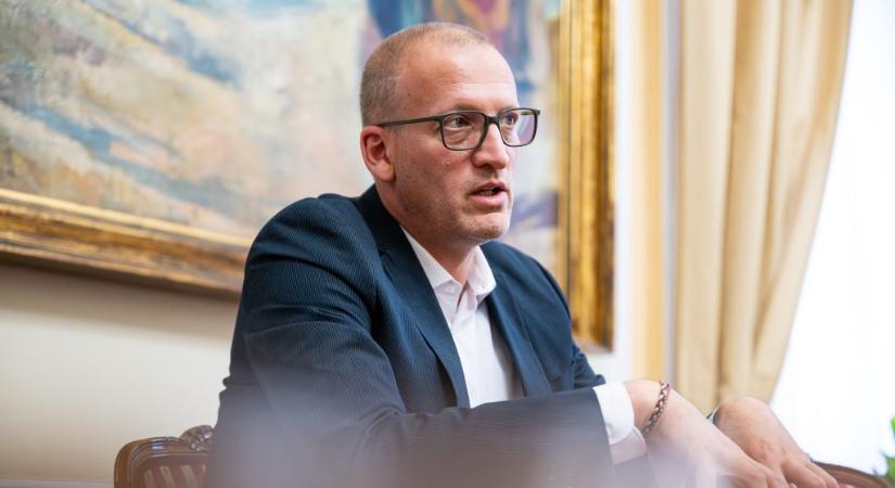 „Az év első felében gyakorlatilag nem érkezett pályázati forrás a függetlenekhez” – nyílt levélben üzentek Tarr Zoltánnak