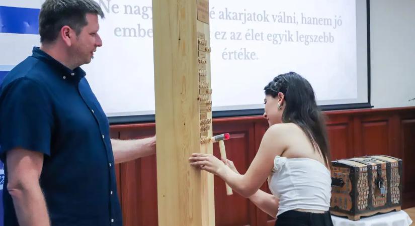 Bronzszög a jövőnek – különleges hagyomány született a miskolci szakképzésben