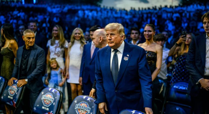 Donald Trump nem lassít – most épp az Apple kapcsán tett azonnali bejelentést
