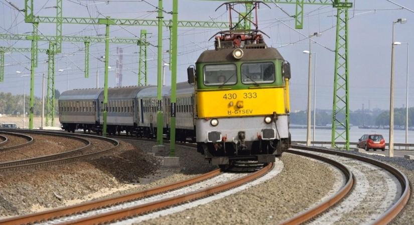 Durva balhé a SAVARIA InterCity-n: ököllel esett neki a jegyvizsgáló nőnek egy férfi