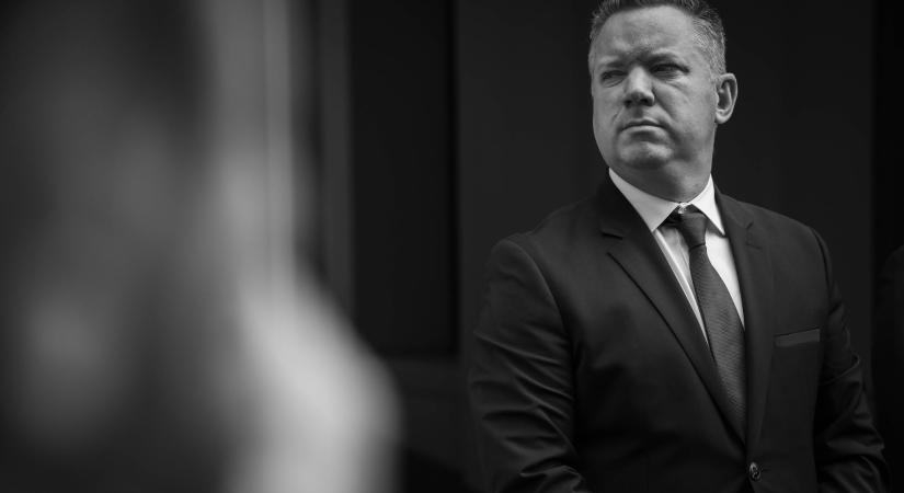 Pósfai Gábor leváltotta a Készenléti Rendőrség és a Nemzeti Védelmi Szolgálat vezetőjét is