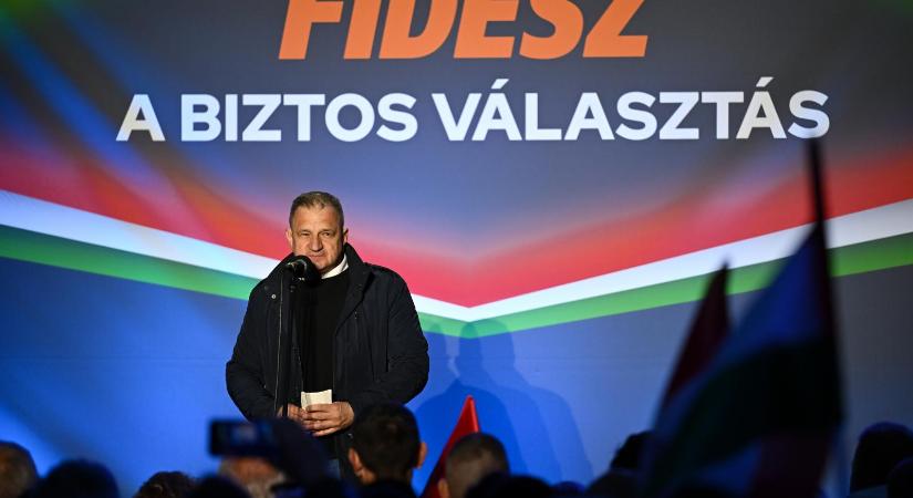 Nyomoz a rendőrség az esztergomi fideszes jelöltnek aláírásokat gyűjtő kormánytisztviselők ügyében