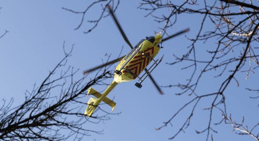 Friss hírek az M1-es hármas karambolról: mentőhelikopter érkezett hozzájuk