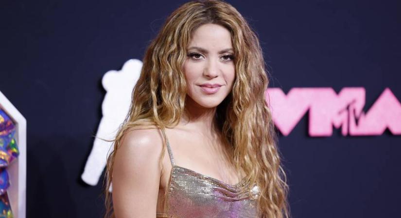 Fotókon Shakira új szerelme: a sármos színésszel csókolózás közben kapták le