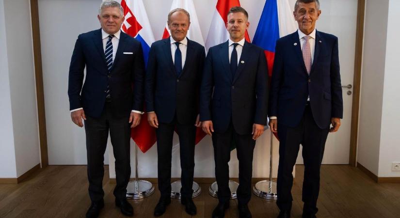 Magyar Péter fontos üzenetet küldött Brüsszelből, egy fotón a V4-ek kormányfői
