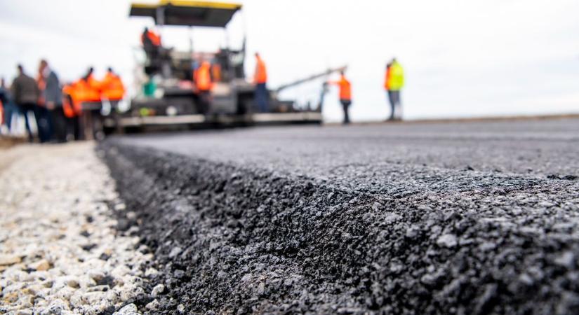 Útfelújítás miatt teljes lezárás lesz, a vasútállomást kerülőúton lehet megközelíteni