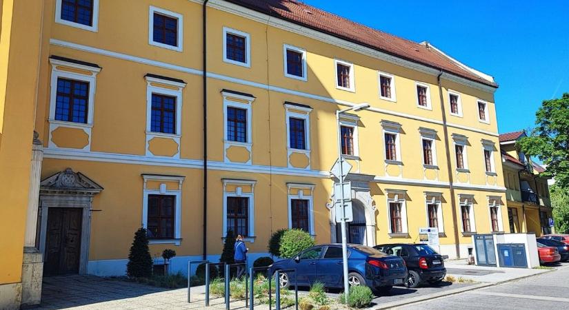 Megnyitották a somorjai Korona első emeleti felújított termeit