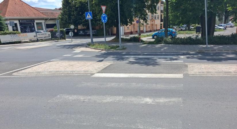 „Míg valakit el nem csapnak” – a pápaiak jelezték a veszélyt, most súlyos gázolás történt