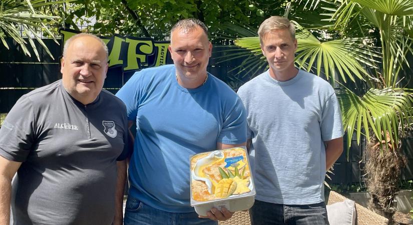 Vissza a jövőbe: saját fagyiban „meséli el” a feljutást a Gyirmót