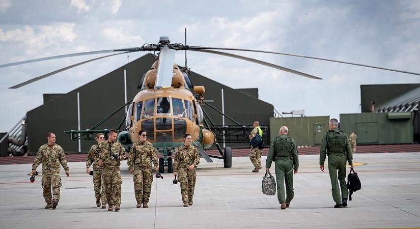 Szállj el, vasmadár! Elbúcsúztatták a honvédség helikoptereit – fotókkal