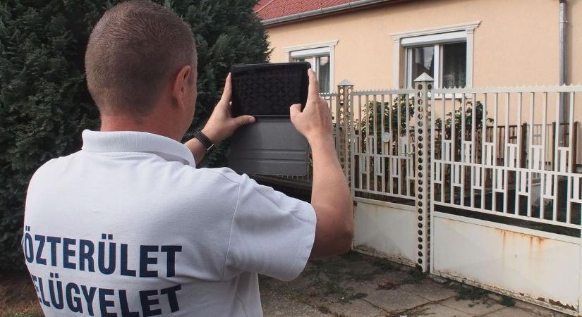 Néznek be a kerítésen, figyelik a portád: ha ez nincs ott a házadon, húsbavágó lesz a bírság
