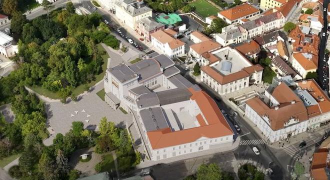 PETŐFI SZÍNHÁZ – Tények és pontosítás