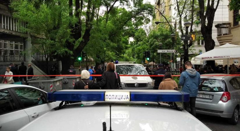 Ismét börtönre ítélték a 13 éves, belgrádi iskolai lövöldöző szüleit