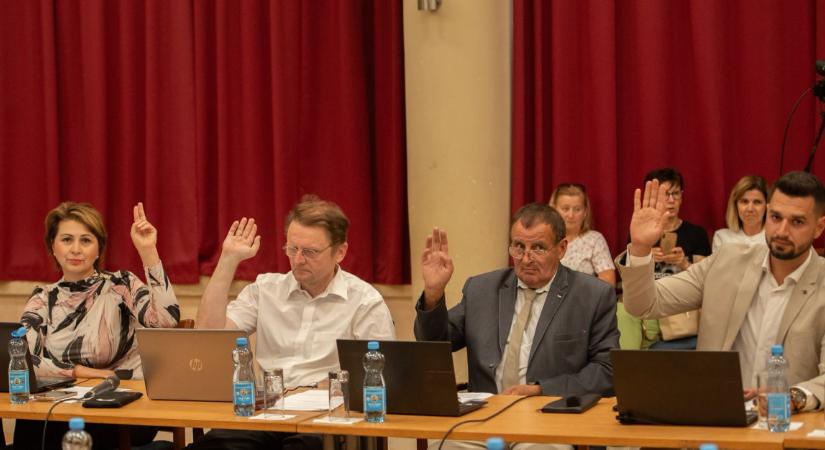 Svédasztalos menza lesz a hajdúszoboszlói iskolában – íme a képviselő-testület friss döntései