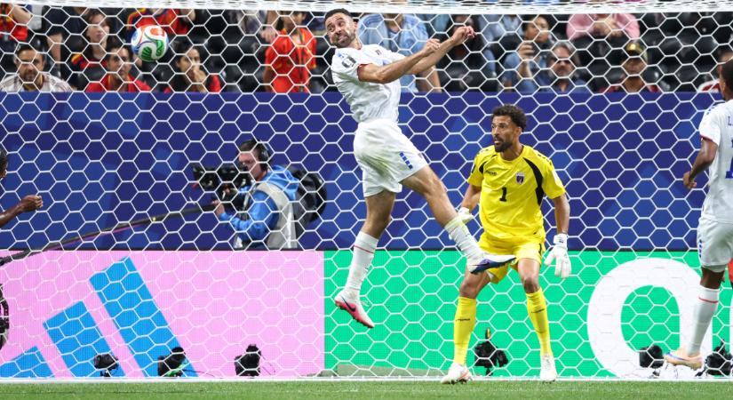 Ledöbbensz, a sztár vb focista igazi szakmája kiderült, és elképesztő